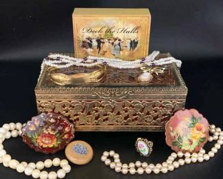 BO399Vintage Jewelry And Metal Box