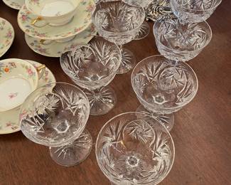 Set of 8 cut champagnes