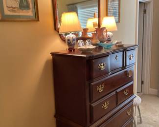 Mahogany chest of drawers 