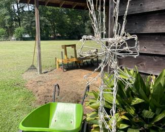 7” Christmas street light and garden cart