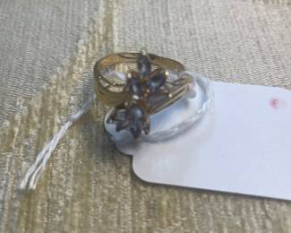 Tanzanite and 10 kt gold ring