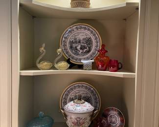 Niche of wonderful collectibles and decorative accessories 