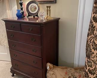 Mahogany chest of drawers