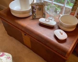 Lane cedar chest
