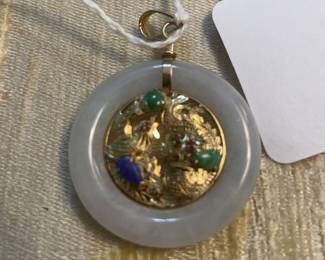 Imperial jade ring pendant set with 14 kt gold and emeralds and lapis