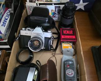 Mamiya Sekor 500 TL 35mm Film Camera with accessories.