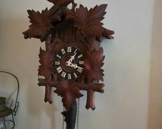 Beautiful cuckoo clock, in good working condition.