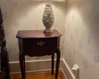 Ethan Allen, Single Drawer,  End-Table & Lovely Lamp!!