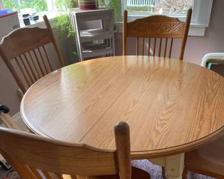 Cute and Sturdy Dinette w/Leaves & 6-Antique Chairs!!