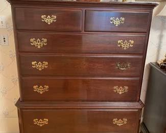Ethan Allen, 7-Drawer Chest, Handsome or Beautiful?