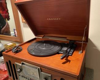 Crosley am, fm radio, record player, cd player, cassette player