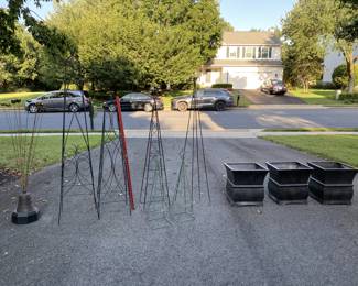 garden pots and accessories
