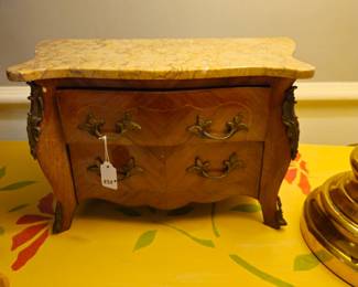 Jewelry box