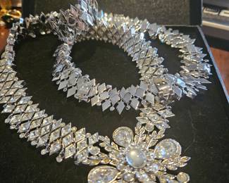 St John belt with three removable sections for adjusting size. Can also be worn as a necklace and bracelet.