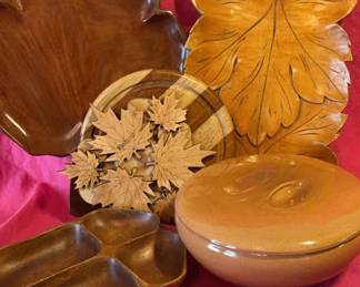 Iroquois Casual Russell Wright Lidded Bowl And Leaf Trays