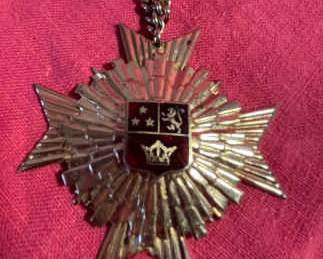 Vintage Gold Tone Maltese Cross Unsigned