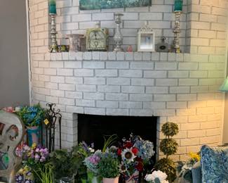 Premade floral arrangements to liven up your home!