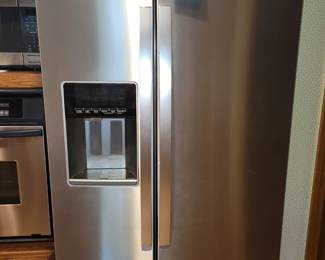 Whirlpool s/s fridge - still has 2 years of warranty left