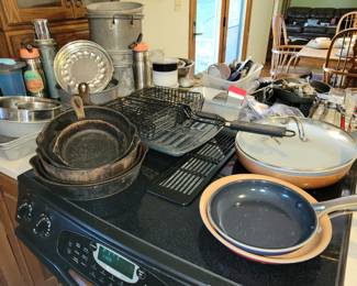 Cookware, cast iron pans