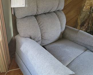 Lift chair - only used 3 months