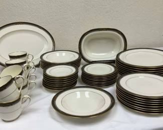 Noritake Bone China Set “Spell Binder” Service of 8