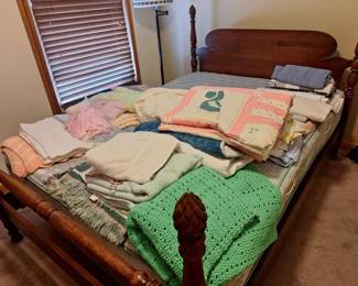 Some vintage linen and a nice vintage queen size poster bed with mattress