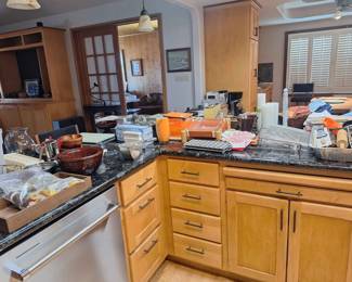 Lots of kitchenware...