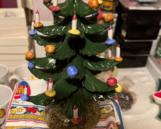 Nuova Capodimonte Christmas tree really cute