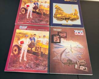 It's racin...not racing.