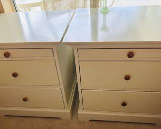 Left and right bedsides covered.