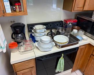 Assorted kitchenwares