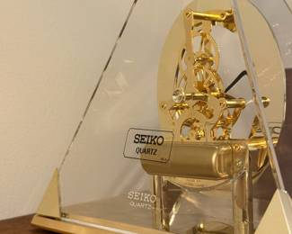 Seiko quartz pyramid clock