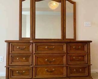 300 Bassett Dresser W Mirror