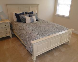 Queen BR Set off white light tan in color
