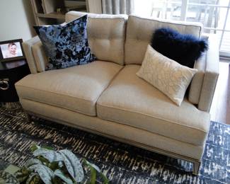 61x41" Vanguard Loveseat