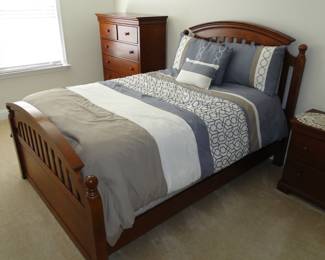 Queen BR Set dark wood Young America brand by Stanley Furniture