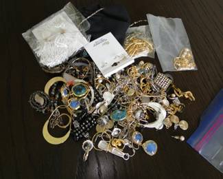 Jewelry to be set up in case