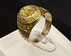 10k Gold Class Ring 6 Grams Size 6.5