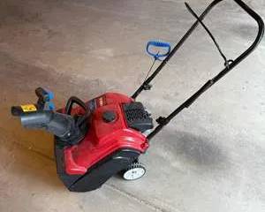 Toro Power Clear 518 ZE SNOW BLOWER - 18" Width, 99cc Engine, Electric Start