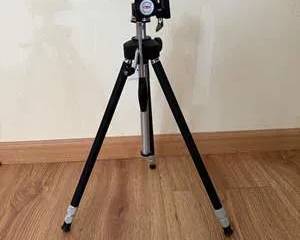 Minette Adjustable Tripod with Circular Level Indicator