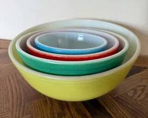 Classic Pyrex Colorful Nesting Mixing Bowl Set - Yellow, Green, Red, Blue