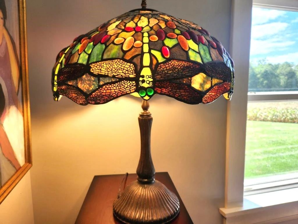 Tiffany Style Lamp with Dragonfly Motif