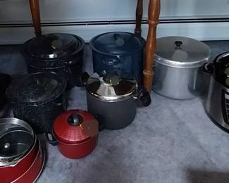 Pots/Pans/ Pressure Cooker