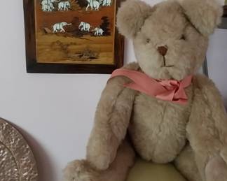Art/Teddy/Small Cabinet