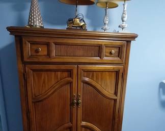 Hutch/Bedroom Set & Vintage Lamps