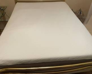 Queen Sized Synchrony Air Mattress with Thomasville Plush Mattress Cover
