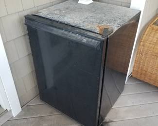 Outdoor refrigerator