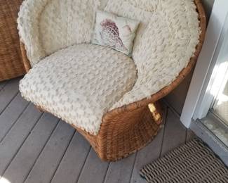 Wicker curvy chair
