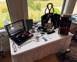Jewelry, Doll cabinet with miniatures.
