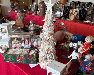 Vintage Christmas.   Lit sea shell Crhristmas Tree